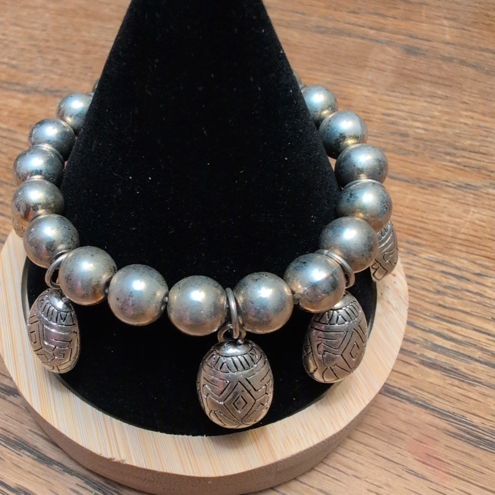 Silver‎ Tone Beaded Stretch Bracelet with Geometric Engraved Charms VG - Picture 2 of 4